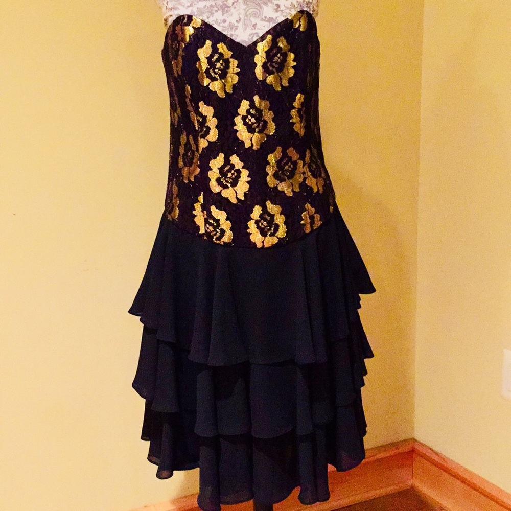 Vintage size 8/10 strapless dress gold black